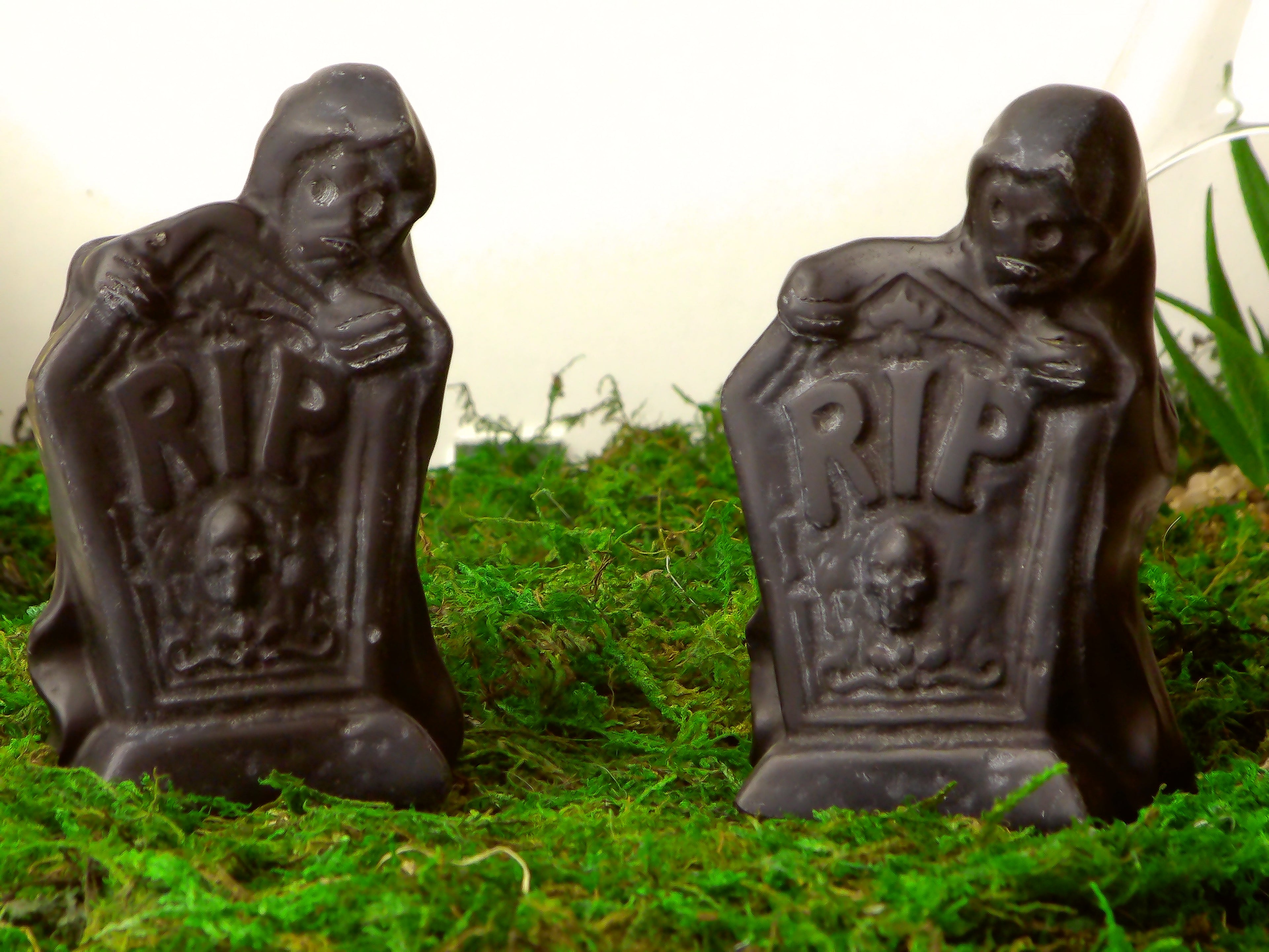 Geist mit Grabstein Obsidian