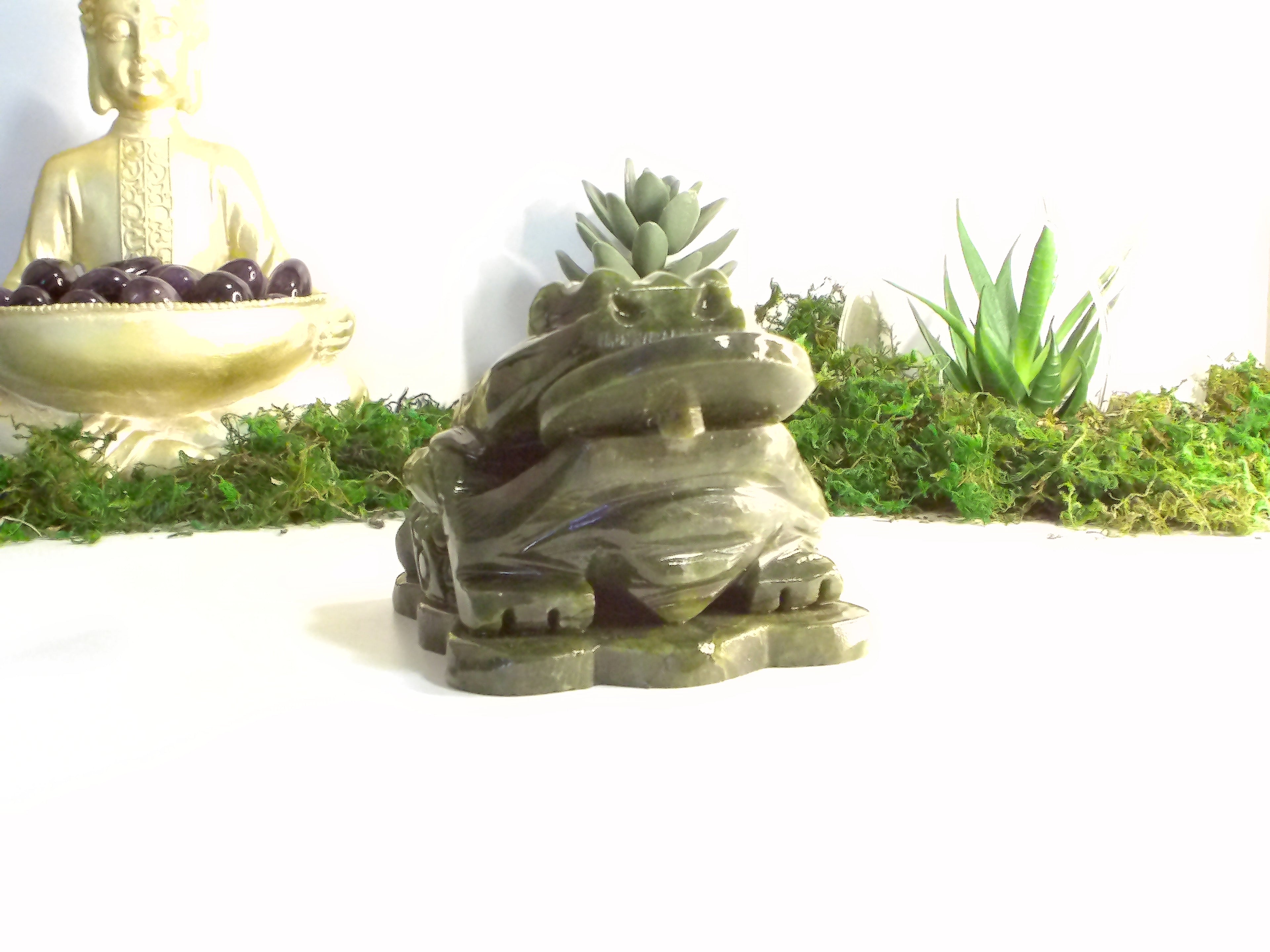 Glücksfrosch mit Münze aus Grünerjade