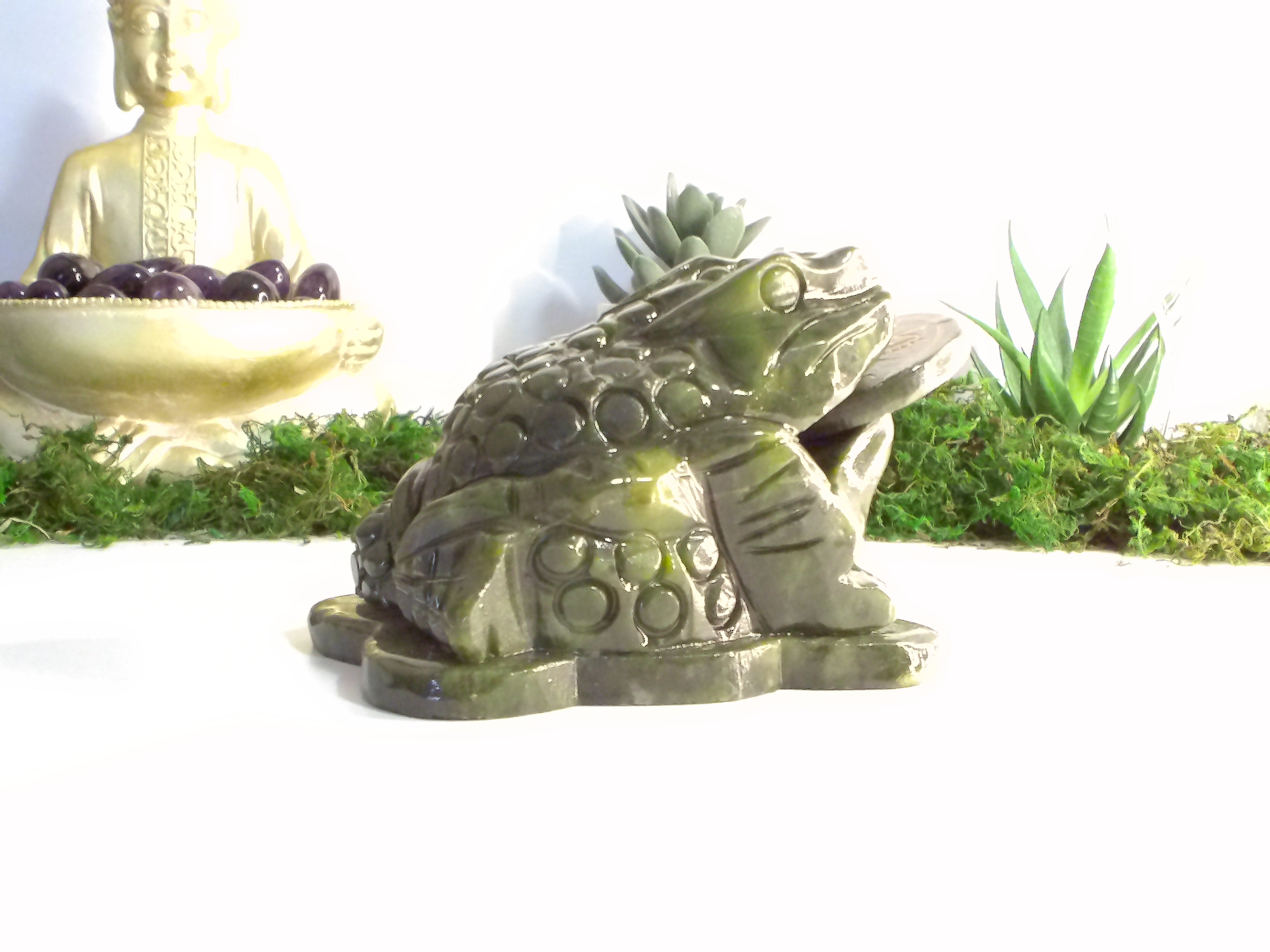 Glücksfrosch mit Münze aus Grünerjade