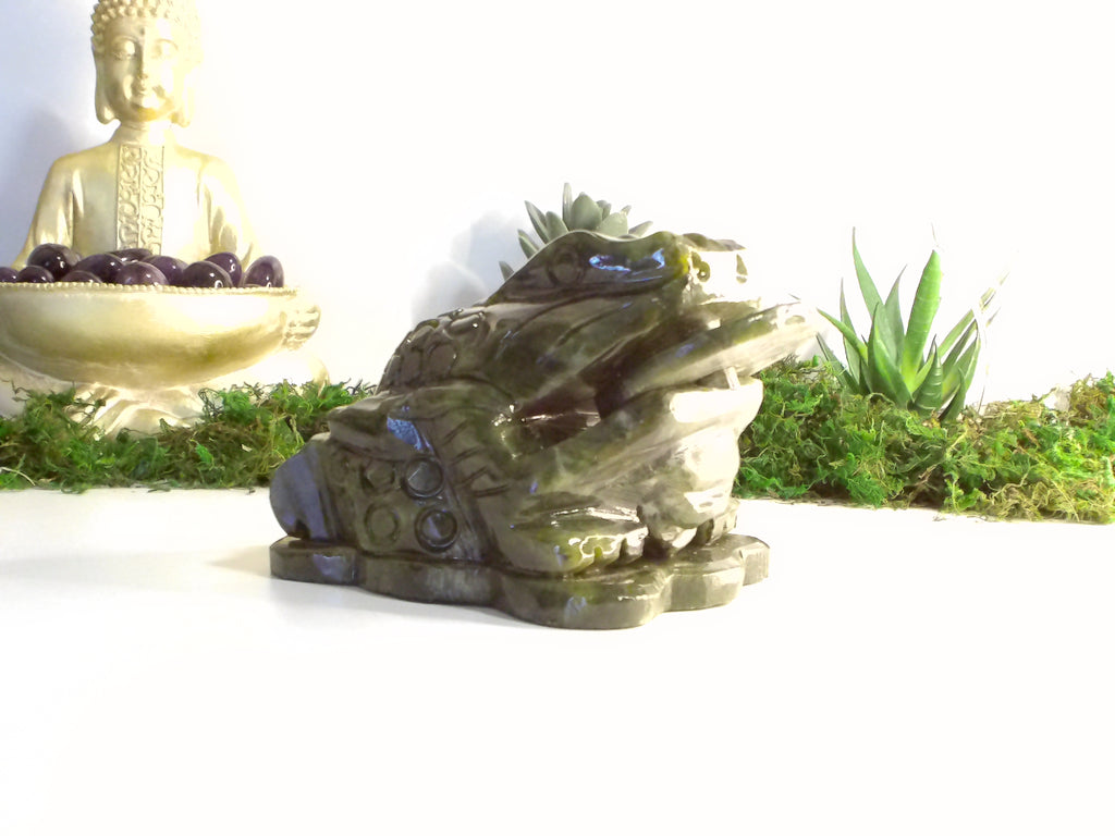 Glücksfrosch mit Münze aus Grünerjade