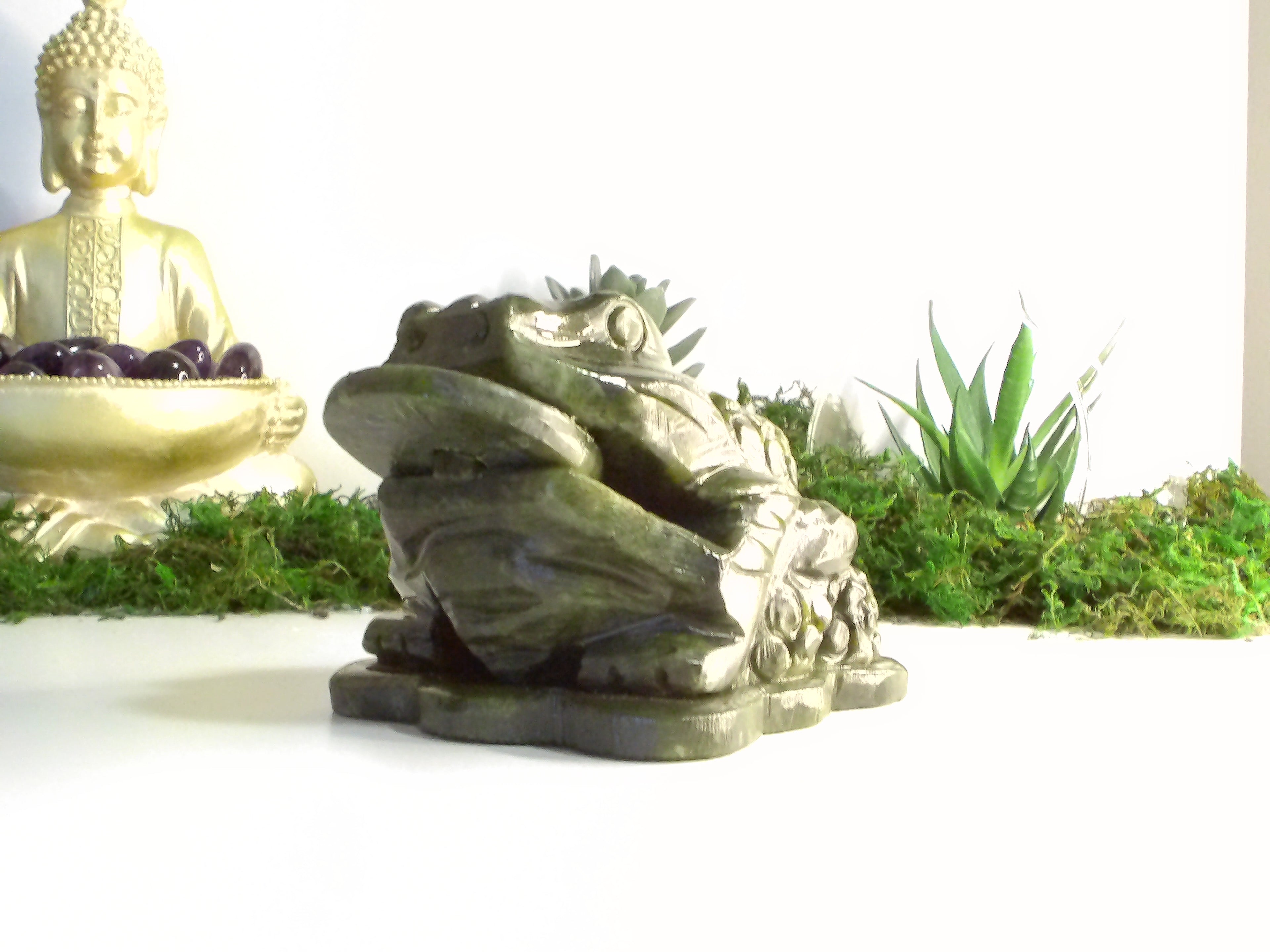 Glücksfrosch mit Münze aus Grünerjade