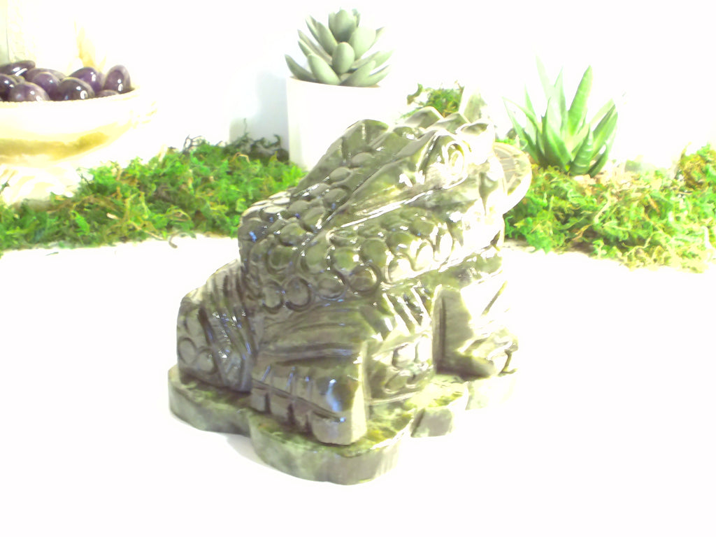 Glücksfrosch mit Münze aus Grünerjade