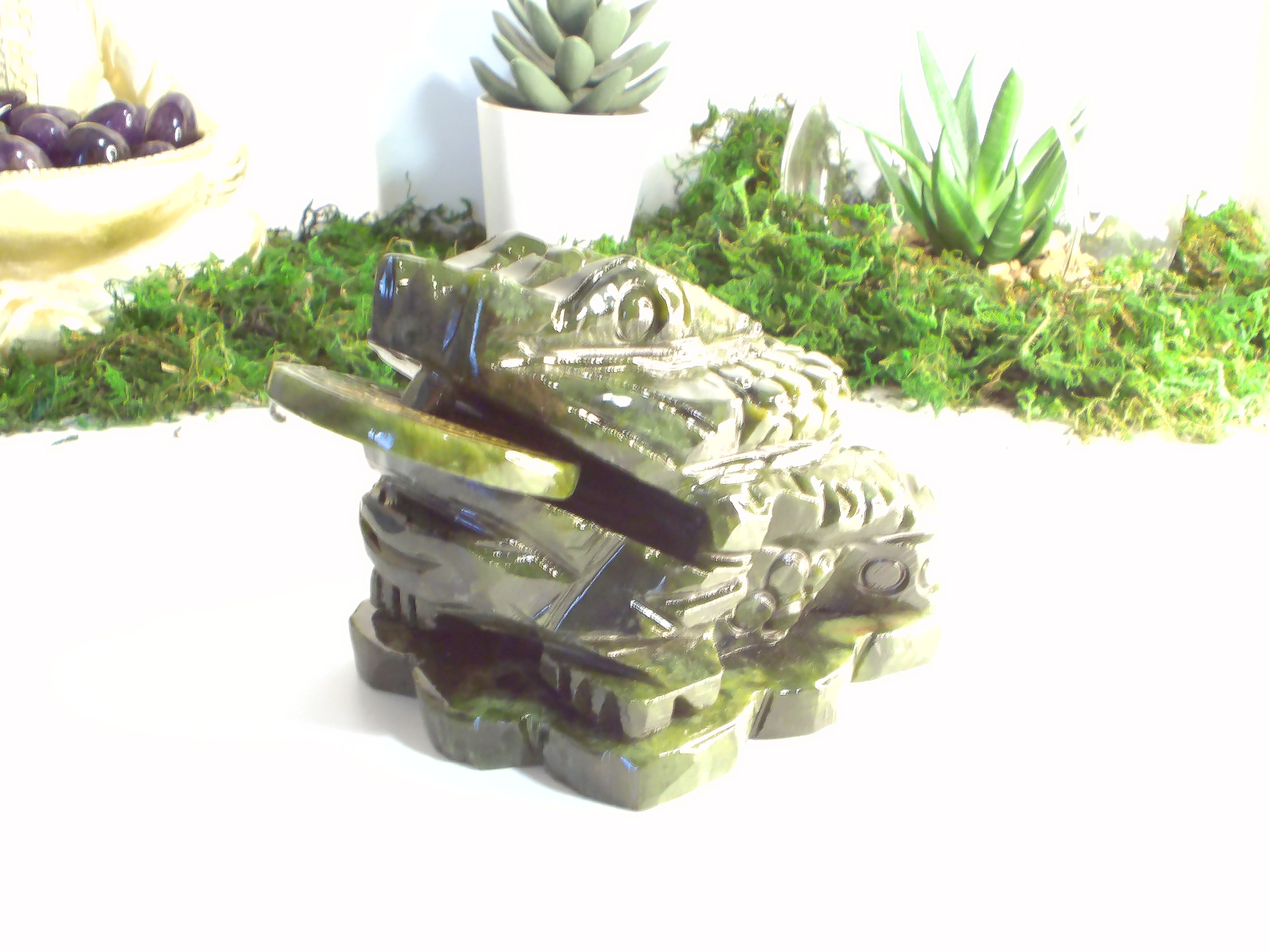 Glücksfrosch mit Münze aus Grünerjade